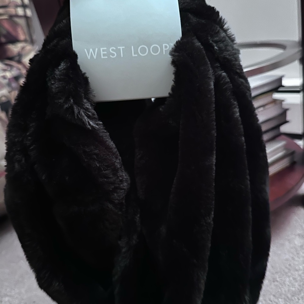 West Loop Elegant Black Faux Fur Wrap